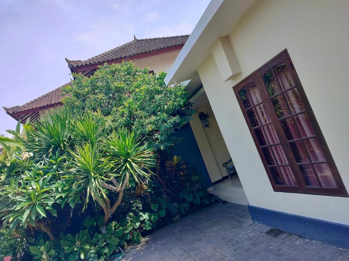 Villa Layang Bulan A Homey Guesthouse For Men Near The Beach In North Kuta Denpasar Exterior foto