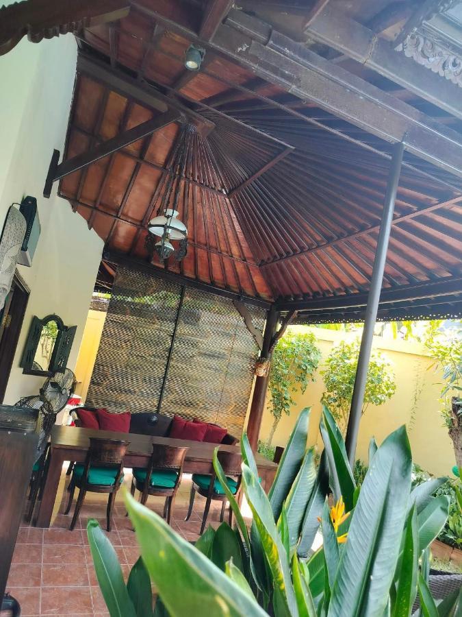 Villa Layang Bulan A Homey Guesthouse For Men Near The Beach In North Kuta Denpasar Exterior foto