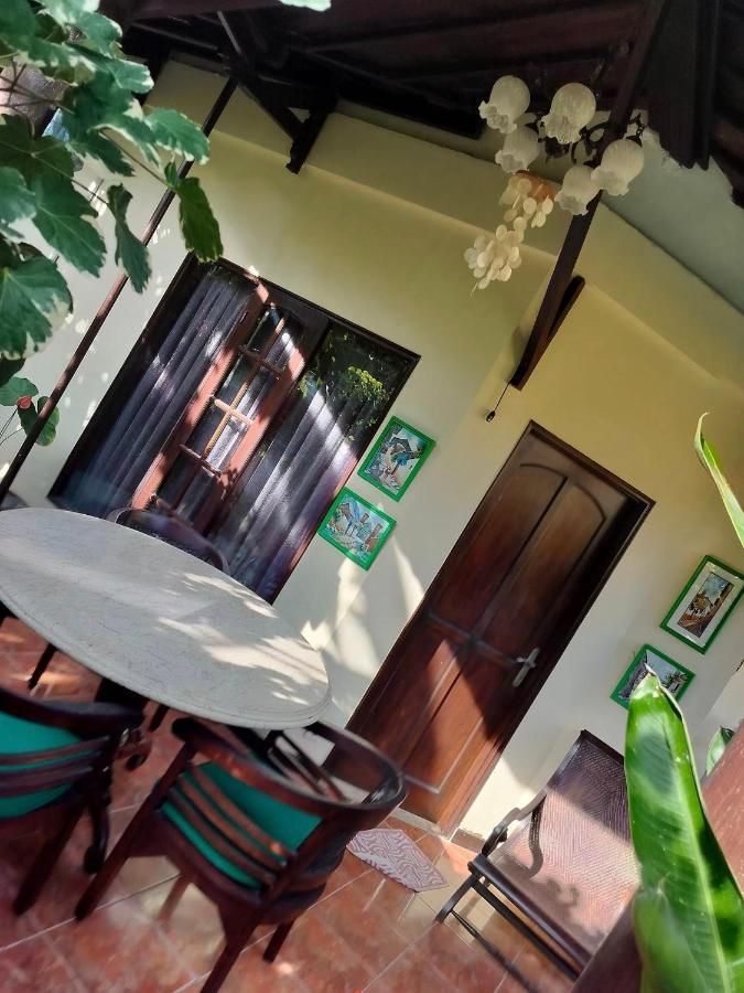 Villa Layang Bulan A Homey Guesthouse For Men Near The Beach In North Kuta Denpasar Exterior foto